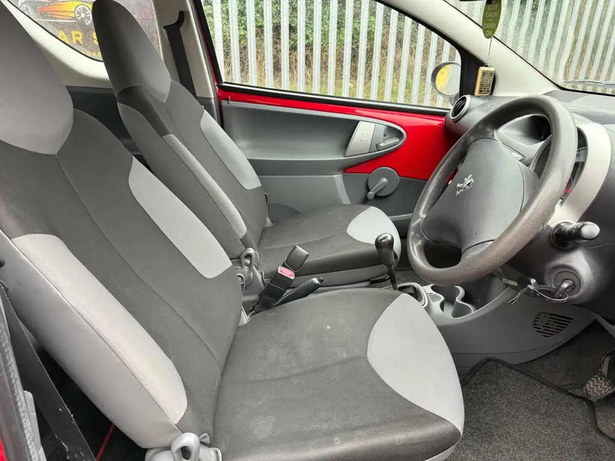 2011-peugeot-107-10-urban-lite-big-10