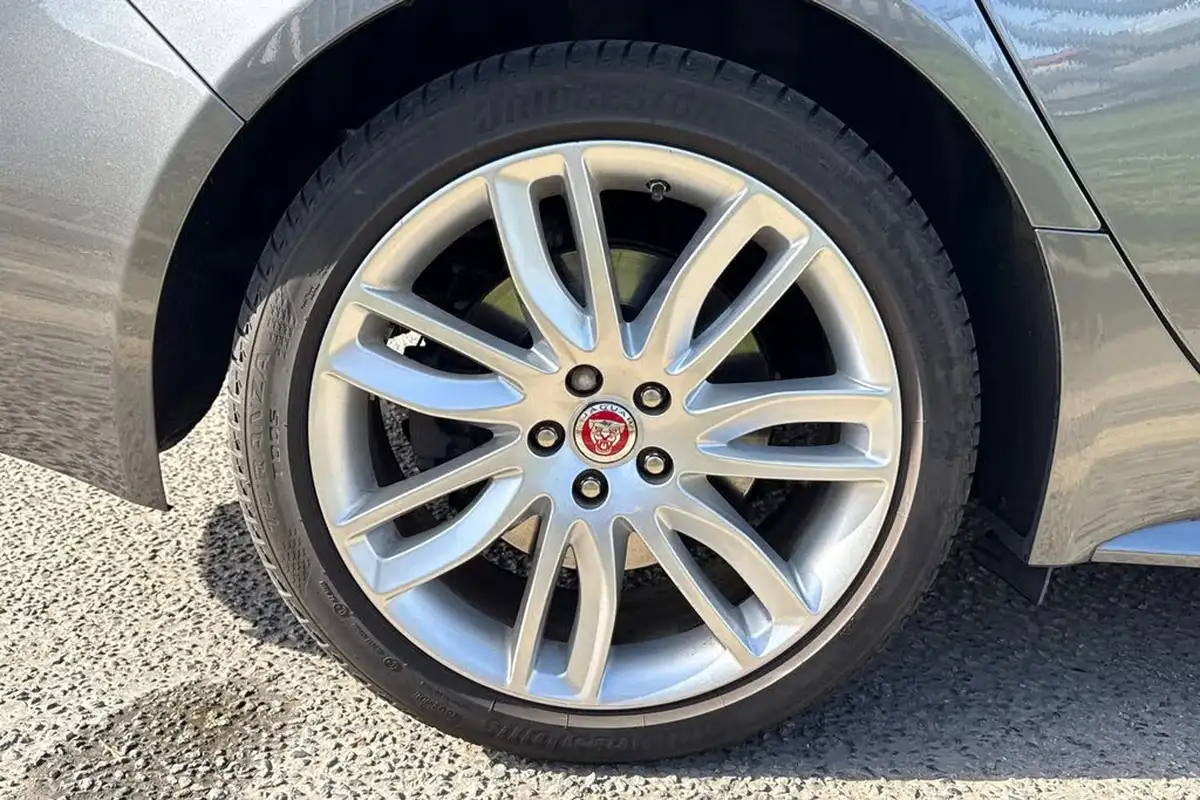 2018-jaguar-xf-20td-r-sport-180ps-saloon-4d-1999cc-auto-big-11