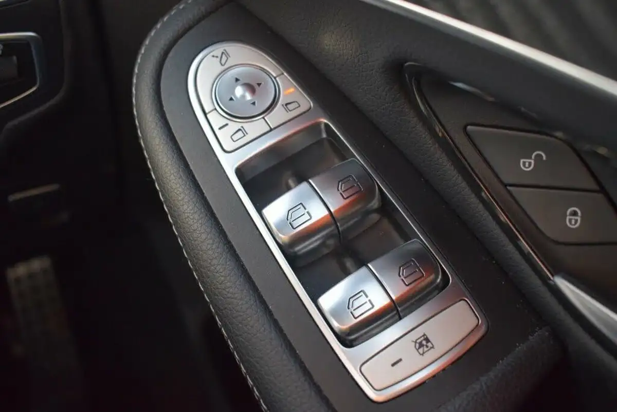 2019-mercedes-benz-glc-class-20-glc250-amg-night-edition-ss-big-36