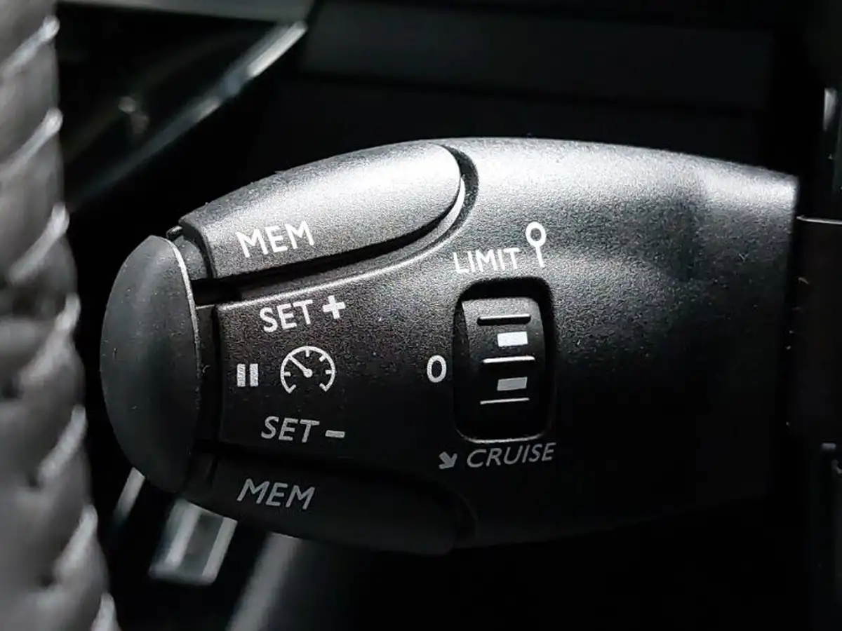 2024-peugeot-2008-suv-12-puretech-allure-130ps-big-12