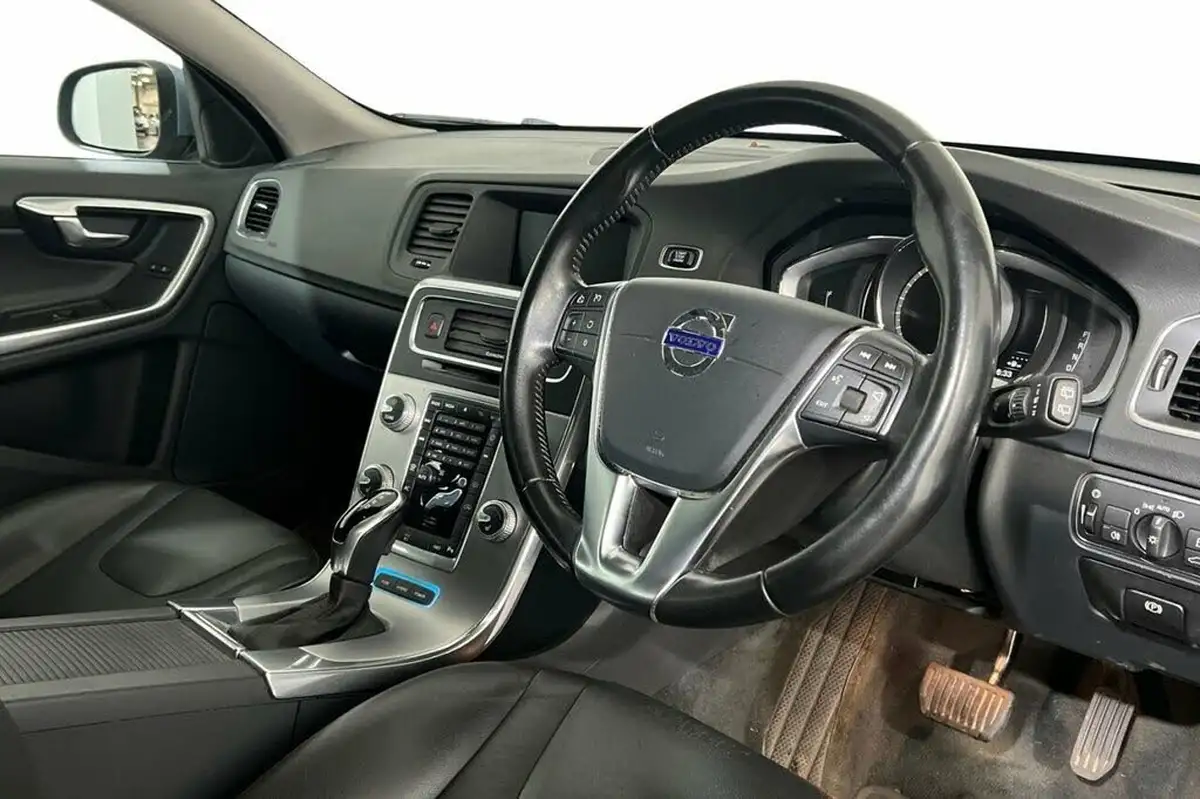 2018-volvo-v60-24td-d5-se-big-6