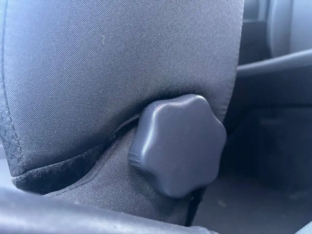 2020-dacia-sandero-10-sce-essential-big-32
