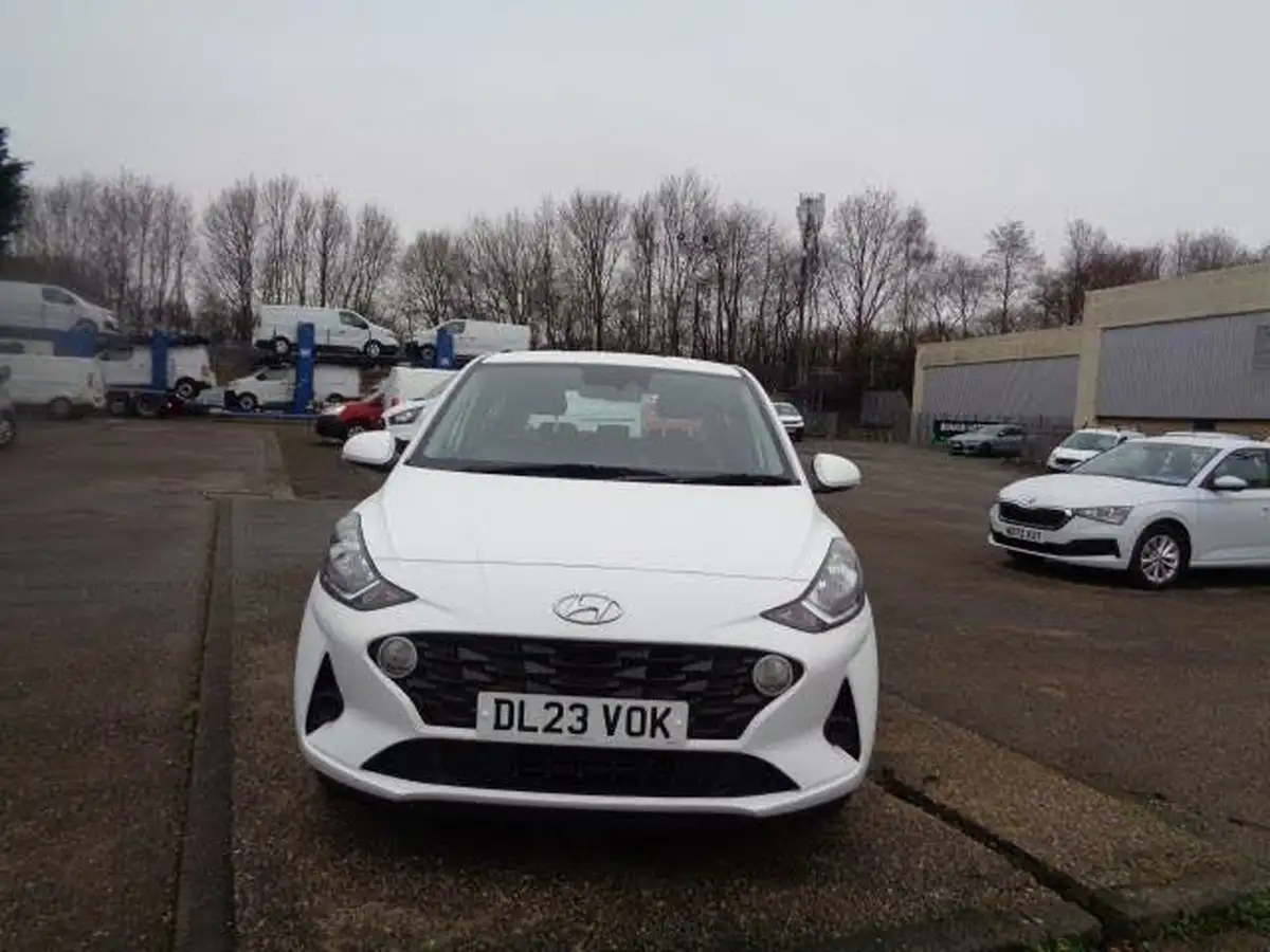 2023-hyundai-i10-10-se-big-7