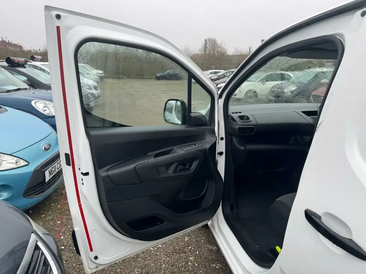 2020-peugeot-partner-15-bluehdi-1000-professional-100ps-eu6dt-panel-big-28