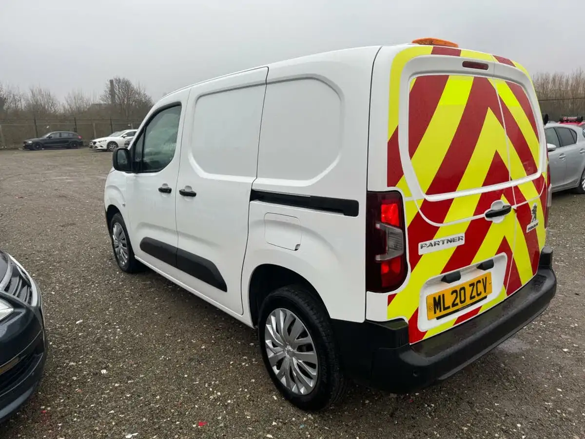 2020-peugeot-partner-15-bluehdi-1000-professional-100ps-eu6dt-panel-big-4