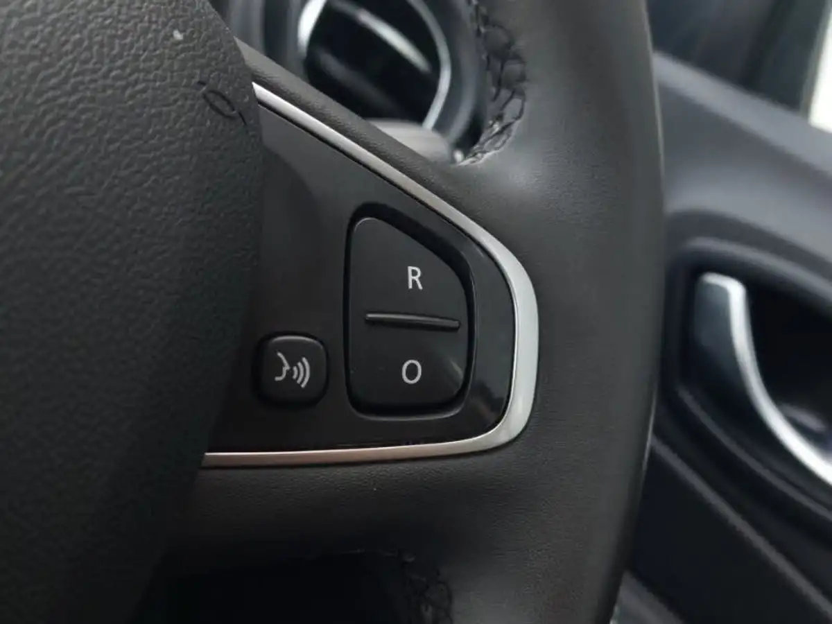 2017-renault-captur-09-tce-dynamique-nav-big-17