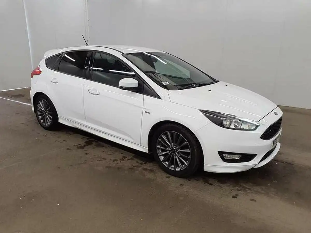2018-ford-focus-10t-st-line-140ps-hatchback-big-1
