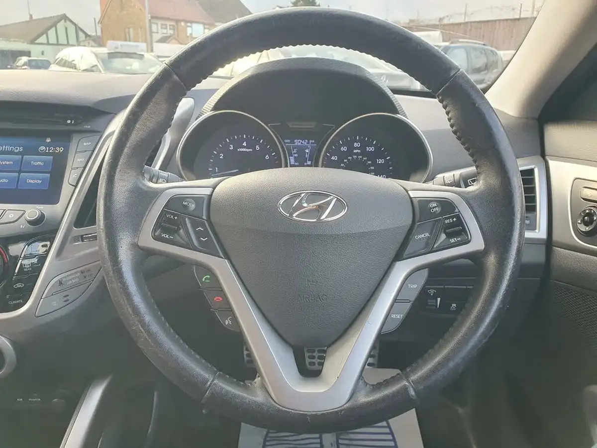 2012-hyundai-veloster-16-sport-media-pk-big-26