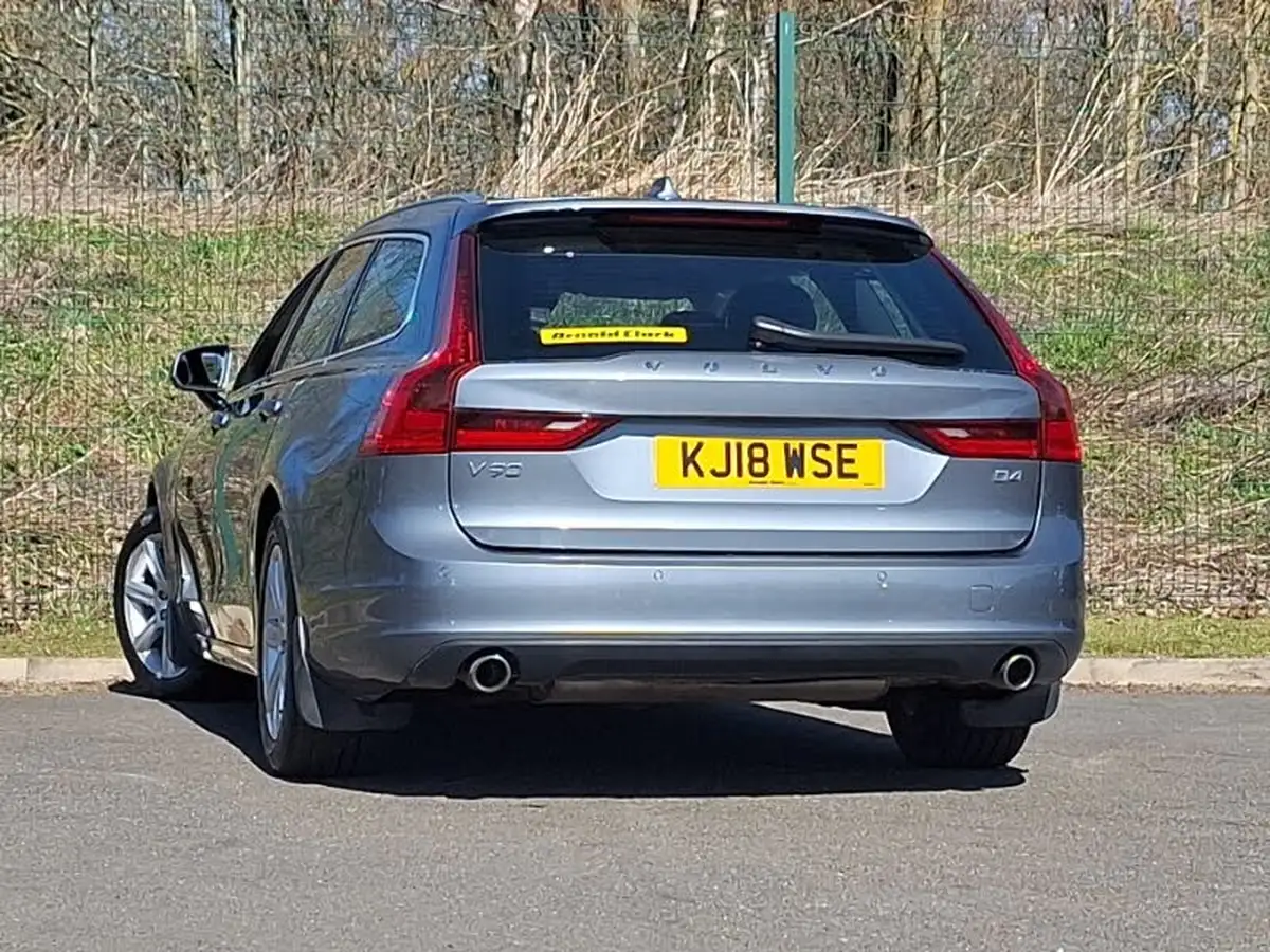 2018-volvo-v90-20td-d4-momentum-big-1
