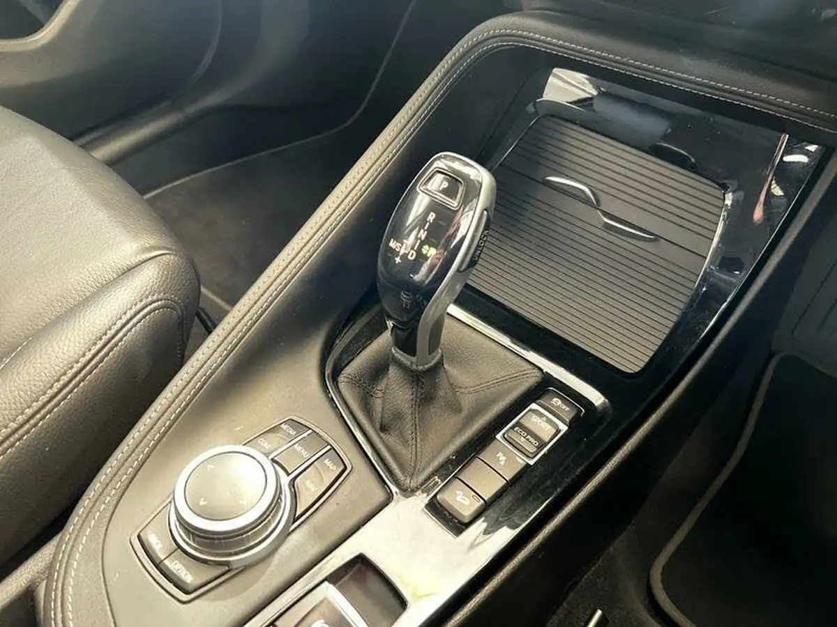 2022-bmw-x1-20-xdrive20i-xline-big-16