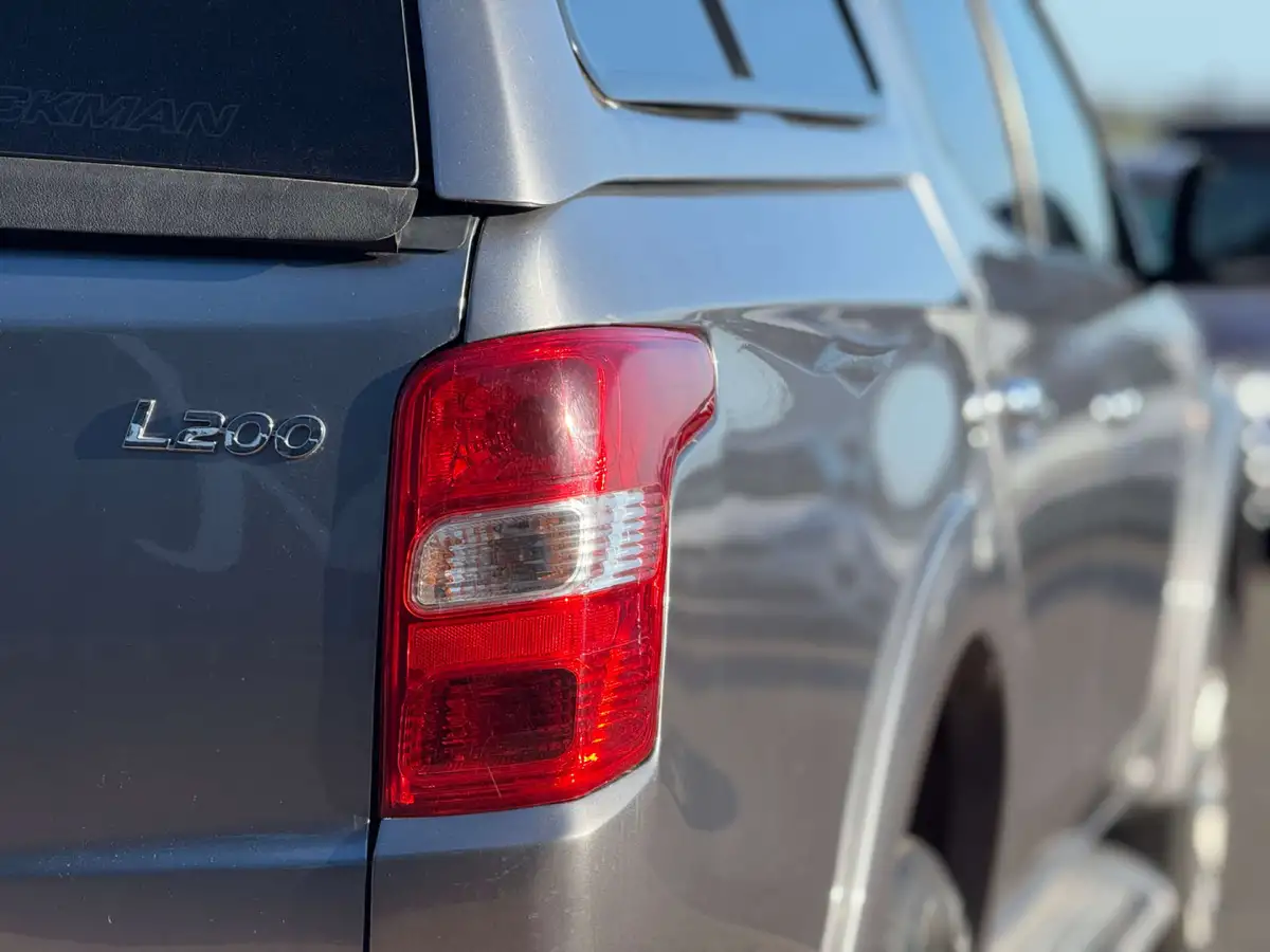 2017-mitsubishi-l200-24di-d-titan-178bhp-eu6-big-29