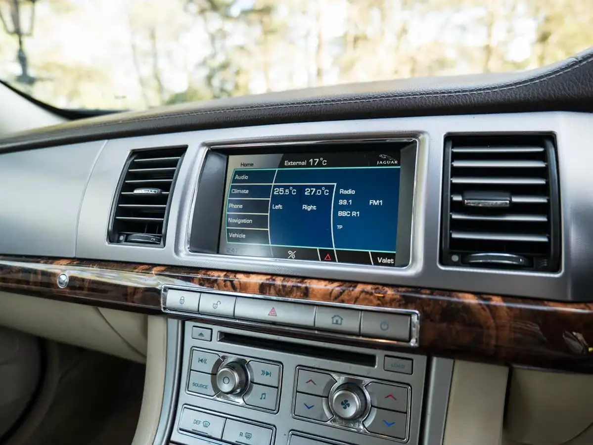 2011-jaguar-xf-30td-luxury-237bhp-big-20