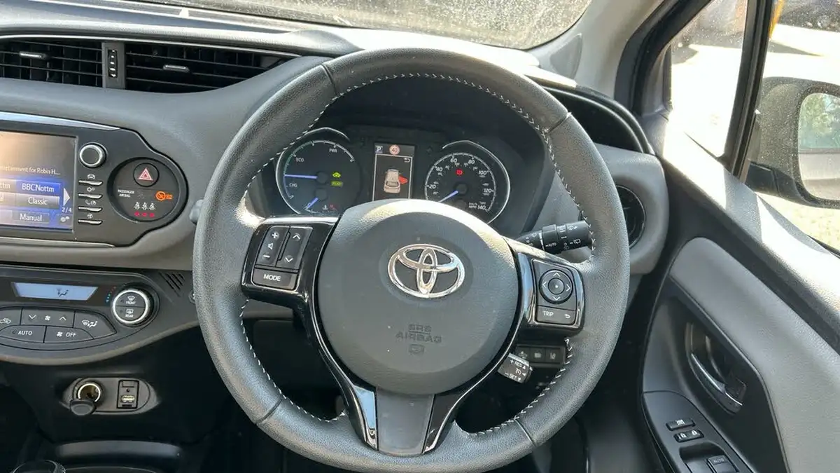 2019-toyota-yaris-15-vvt-i-icon-tech-hybrid-big-7