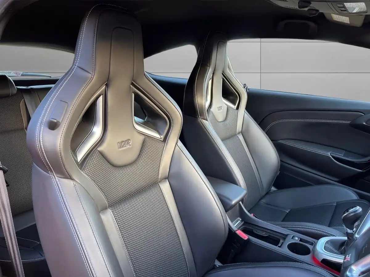 2015-vauxhall-astra-20-vxr-big-11