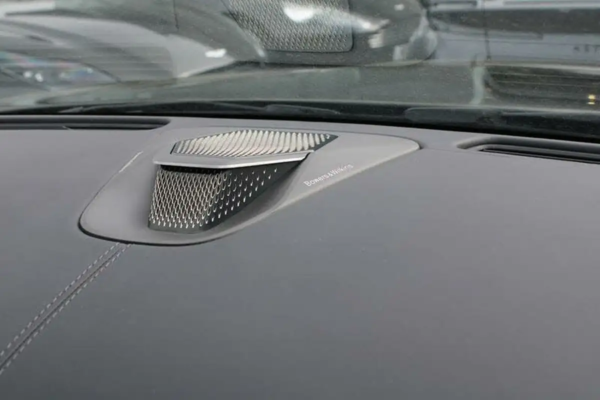 2024-aston-martin-db12-40-v8-auto-euro-6-ss-2dr-big-17