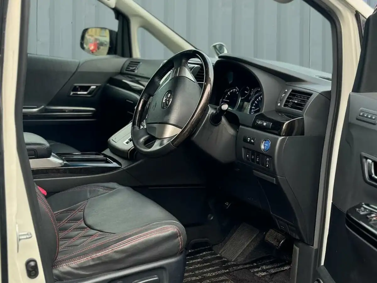 2014-toyota-vellfire-25-hybrid-e-four-big-12