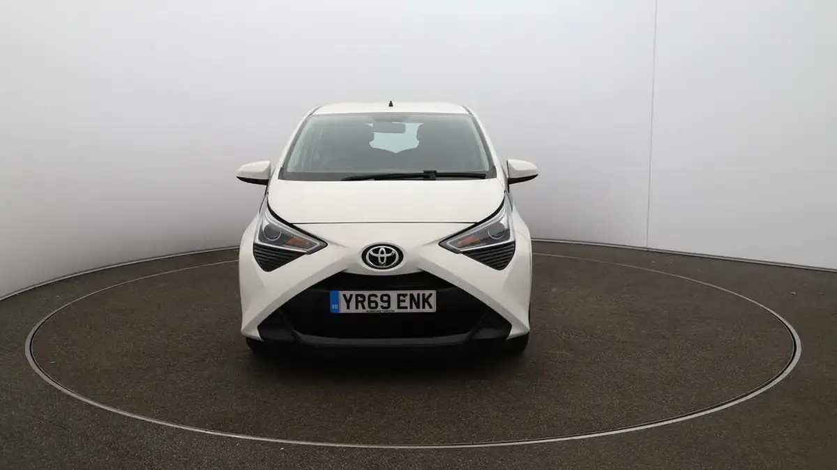 2019-toyota-aygo-10-vvt-i-x-play-tss-x-shift-big-2