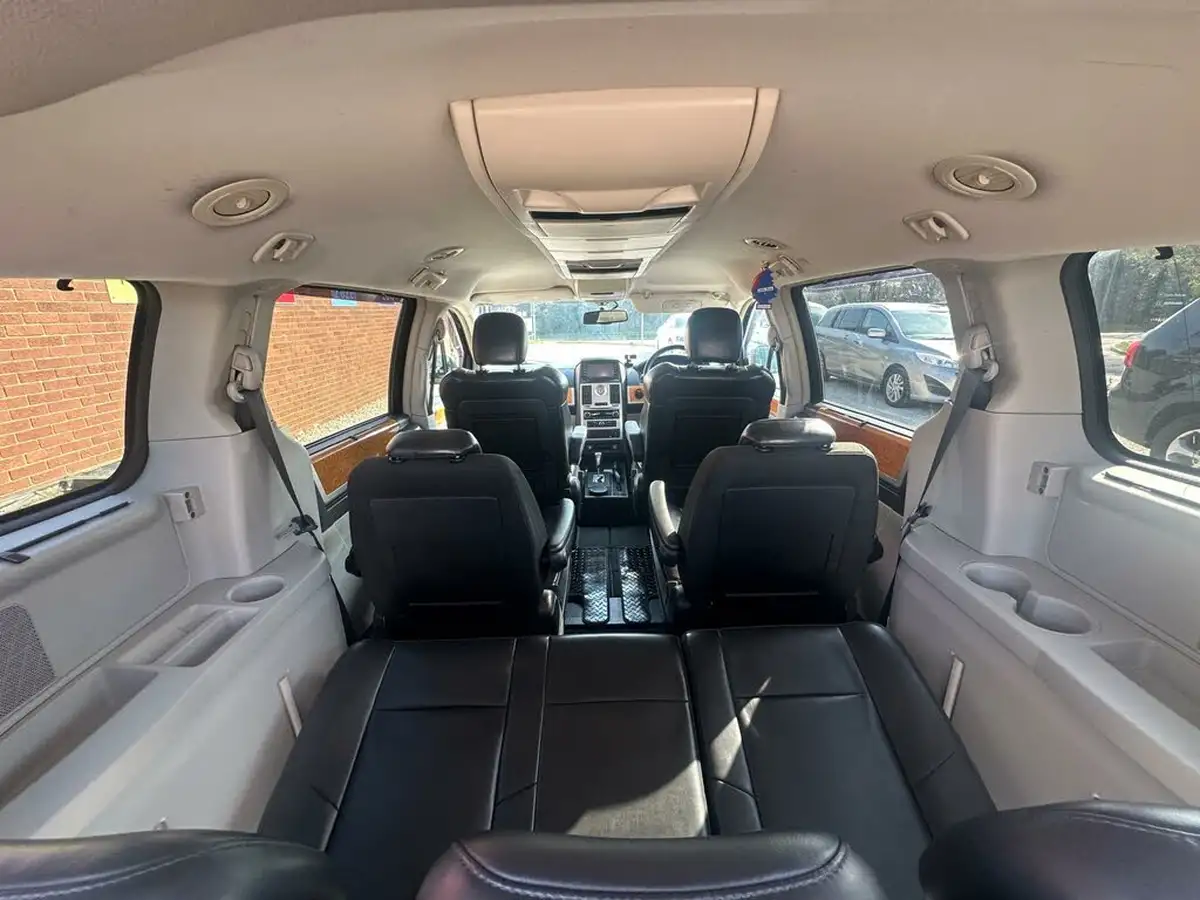 2009-chrysler-grand-voyager-28td-limited-big-7