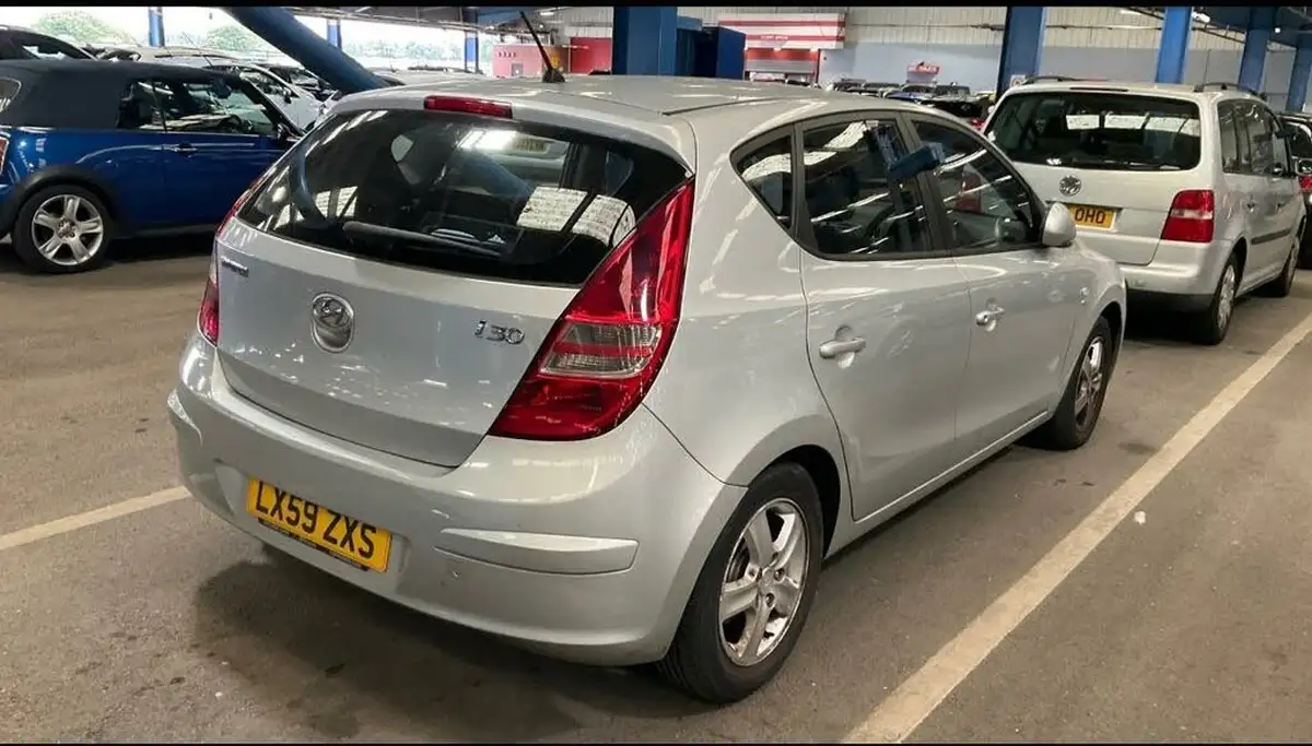 2009-hyundai-i30-16td-comfort-hatchback-band-b-119-big-3