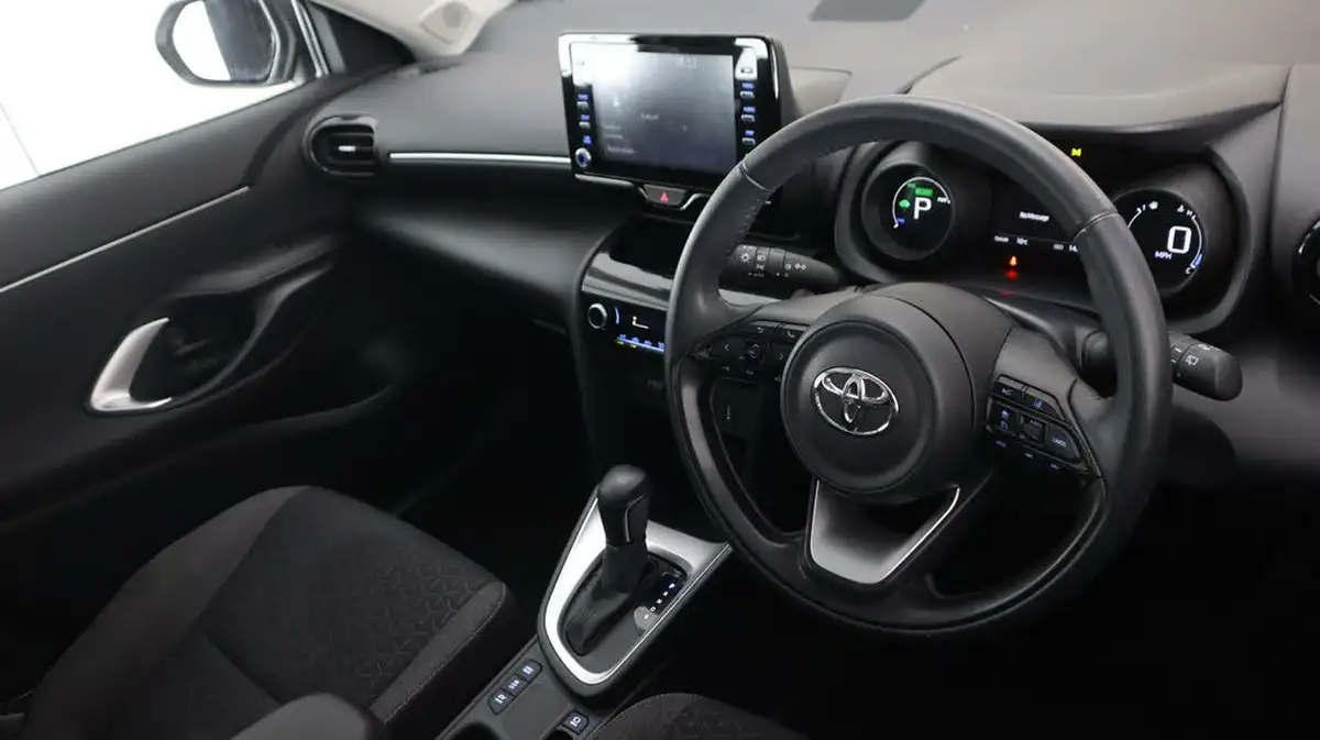 2023-toyota-yaris-cross-15-vvt-i-icon-big-9