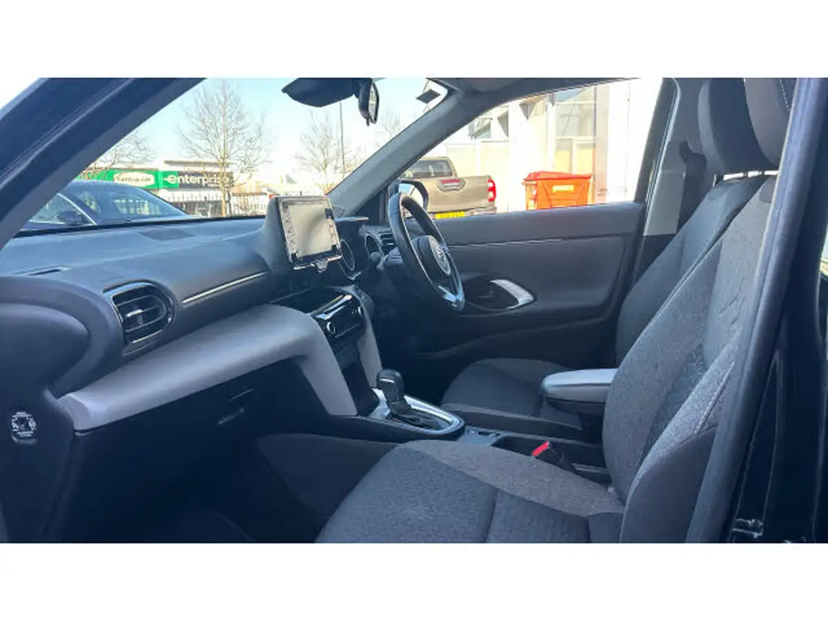 2022-toyota-yaris-cross-15-vvt-i-icon-big-9