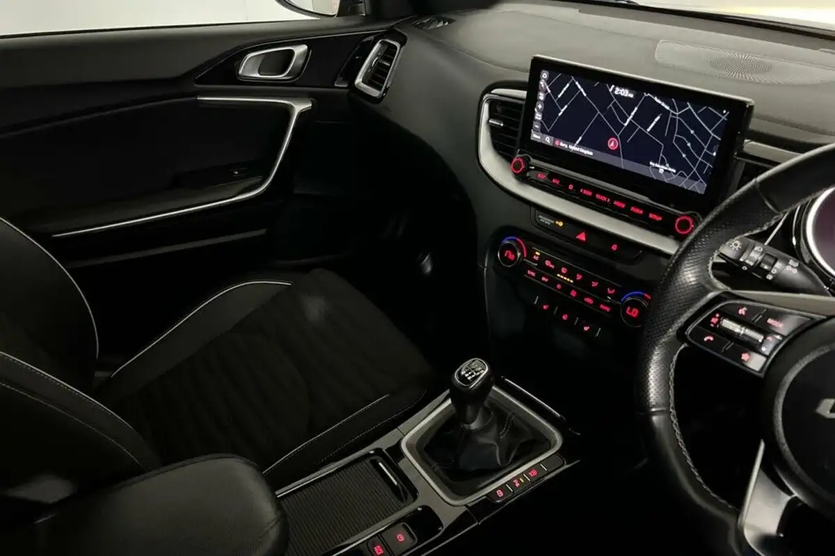 2022-kia-pro-ceed-15-t-gdi-gt-line-big-28