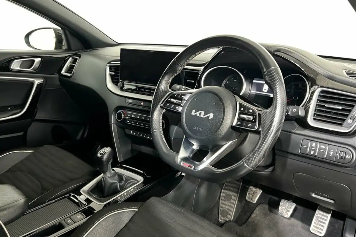 2022-kia-pro-ceed-15-t-gdi-gt-line-big-6