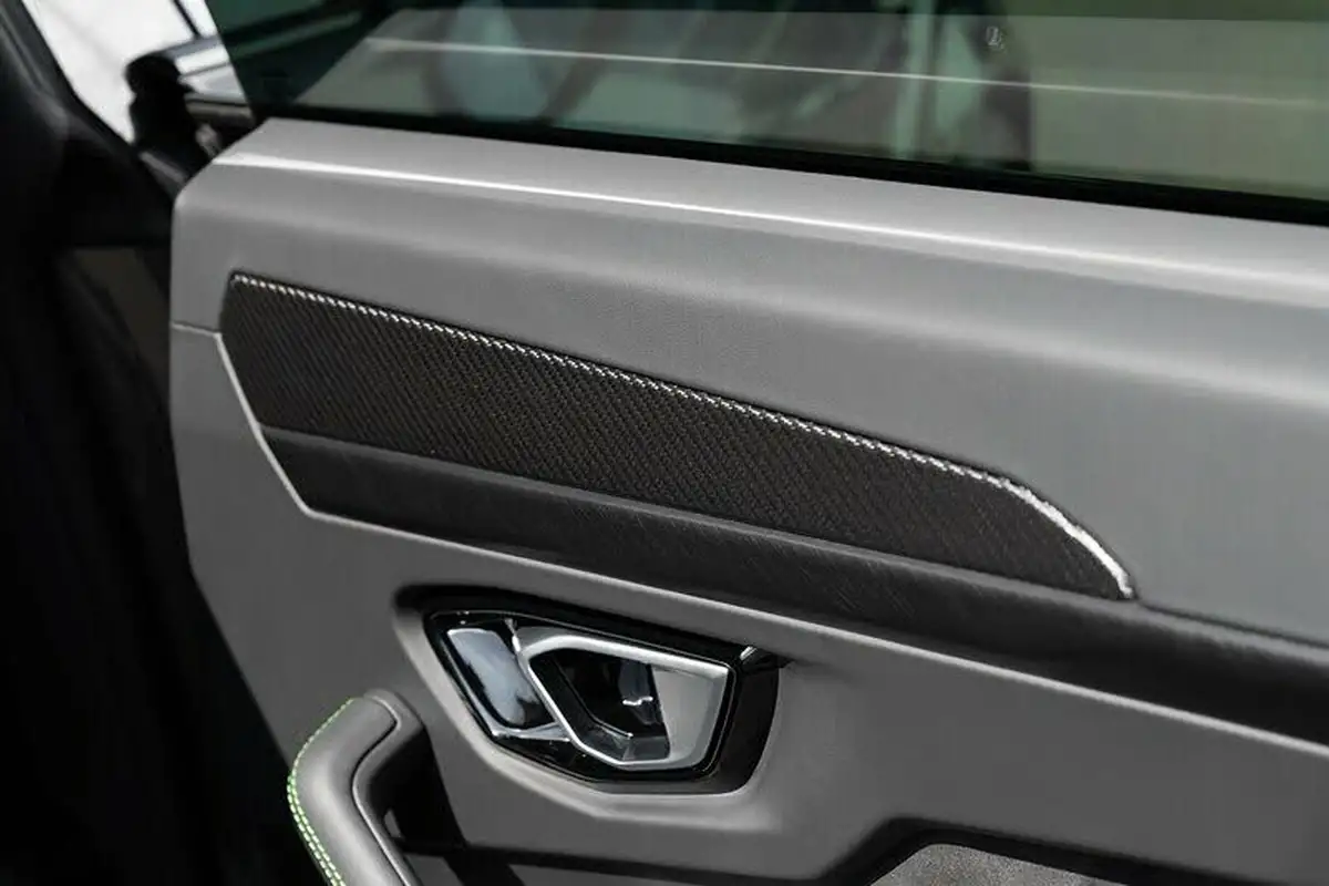 2021-lamborghini-urus-40-no-trim-big-37