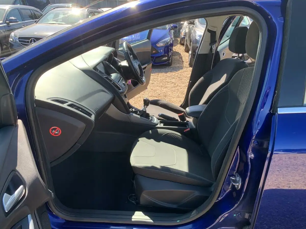 2015-ford-focus-16tdci-zetec-hatchback-big-20