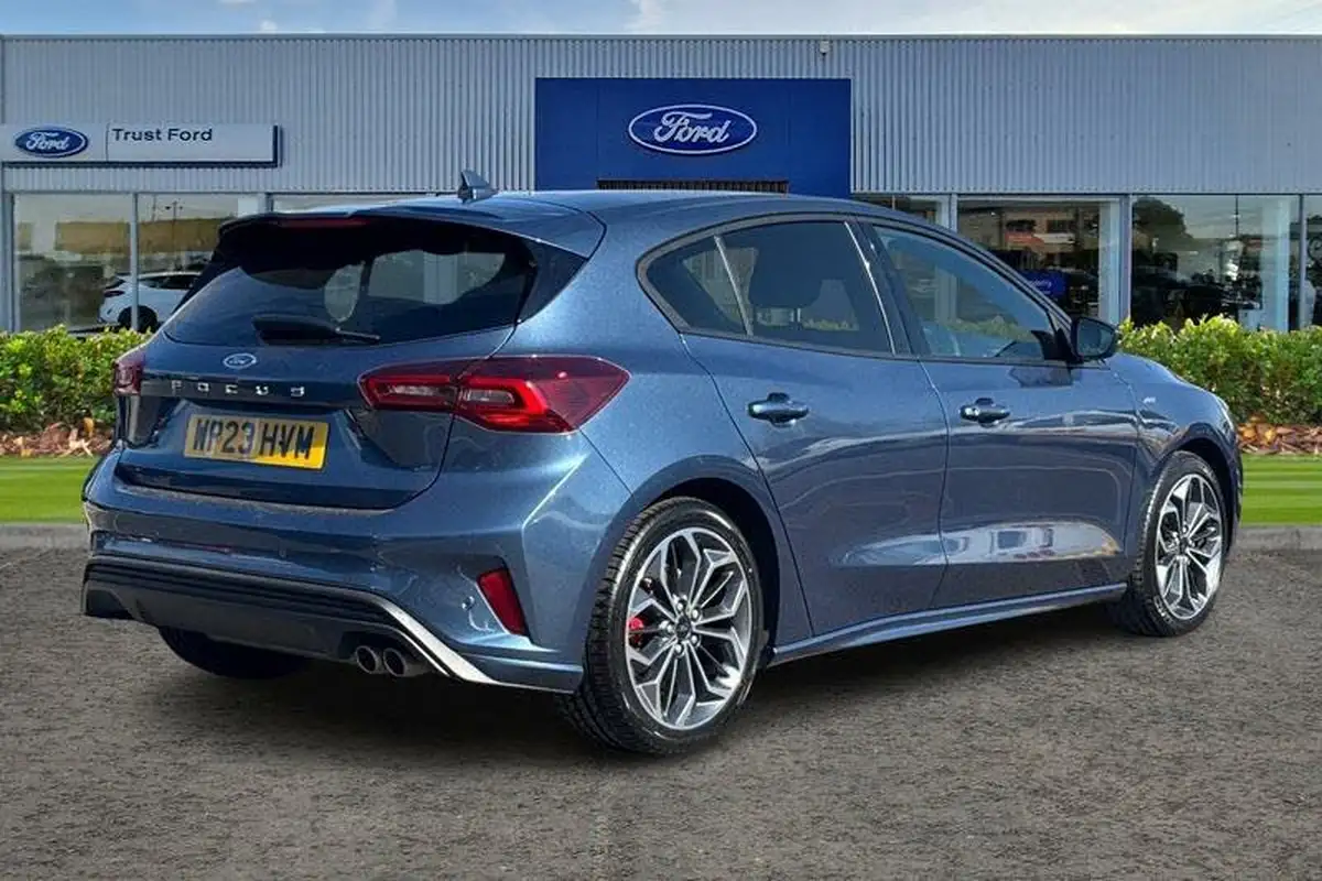 2023-ford-focus-10t-st-line-x-125ps-hatchback-big-3