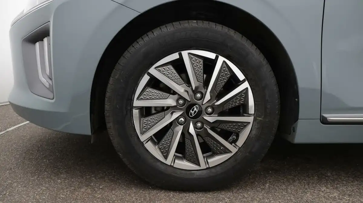 2022-hyundai-ioniq-e-premium-electric-big-18