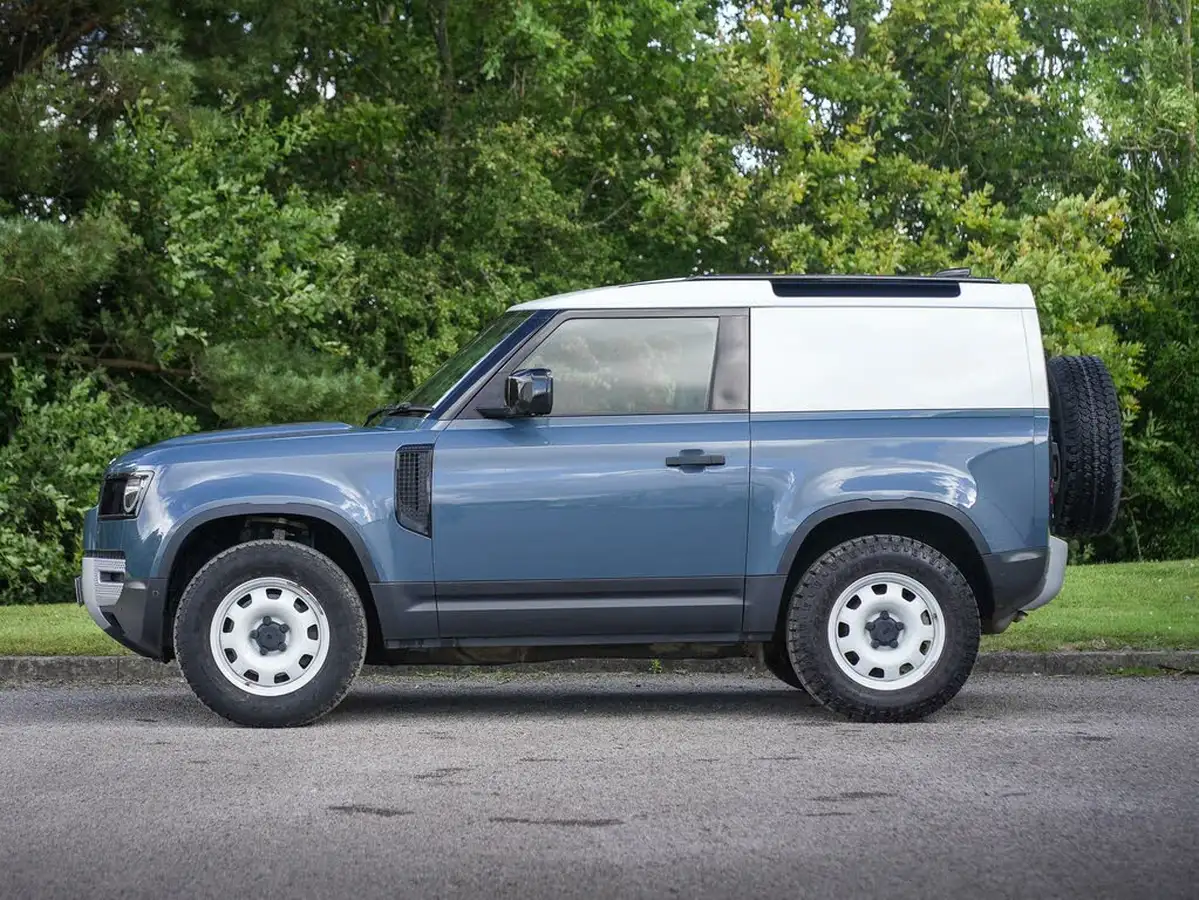 2021-land-rover-90-defender-30-d200-hard-top-standard-90-big-33