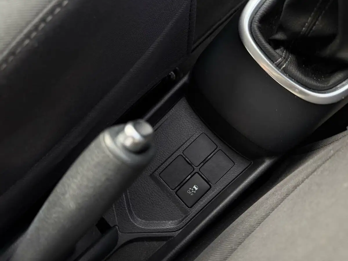 2018-toyota-yaris-10-vvt-i-icon-71bhp-big-46