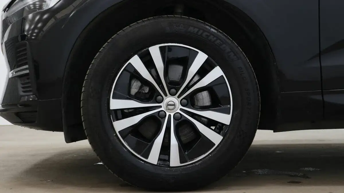 2024-volvo-xc60-20-b5-core-big-3