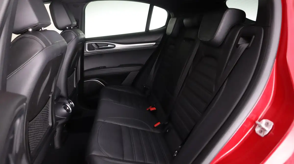 2018-alfa-romeo-stelvio-22td-speciale-207bhp-big-16