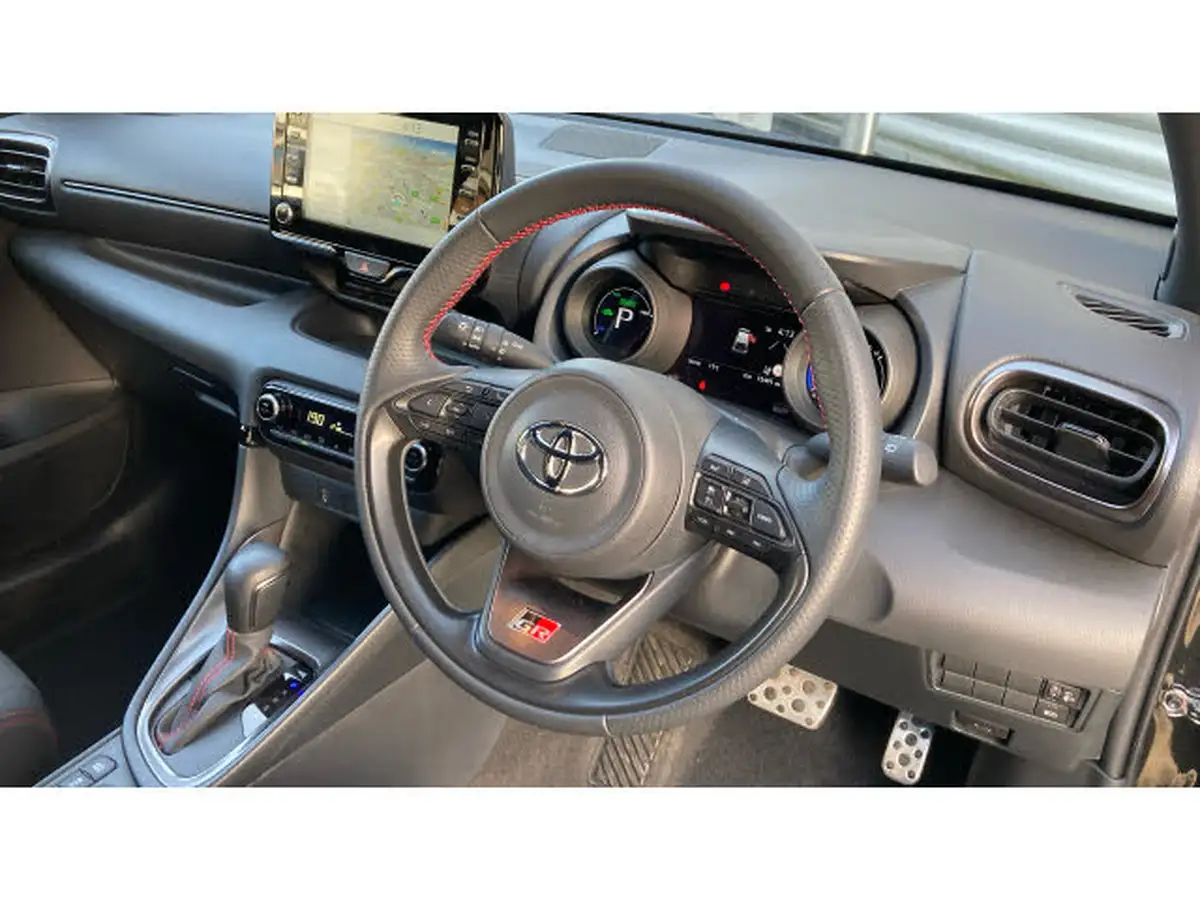 2024-toyota-yaris-15-vvt-i-gr-sport-114bhp-big-5