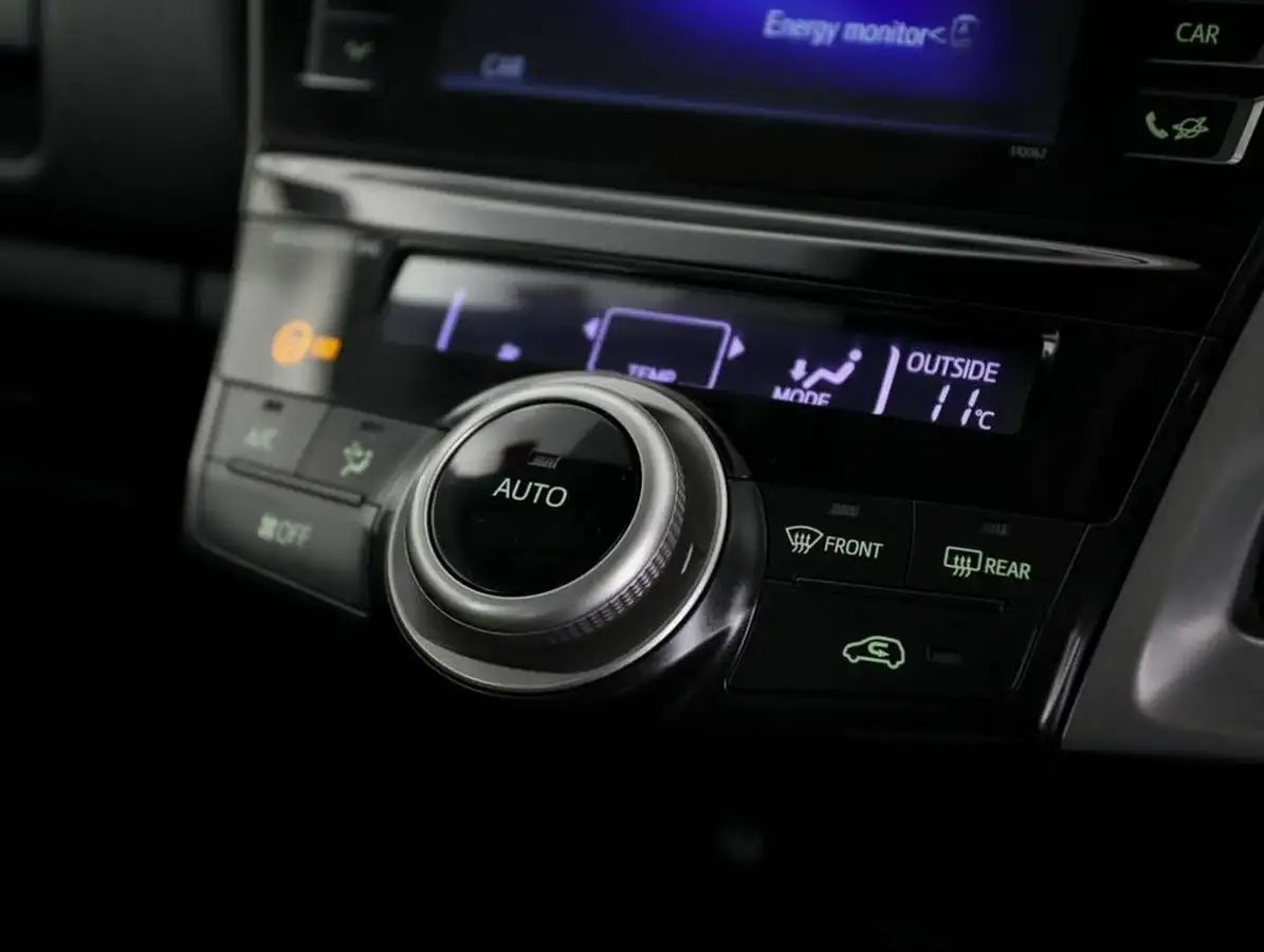 2019-toyota-prius-18-vvt-i-icon-ss-big-21
