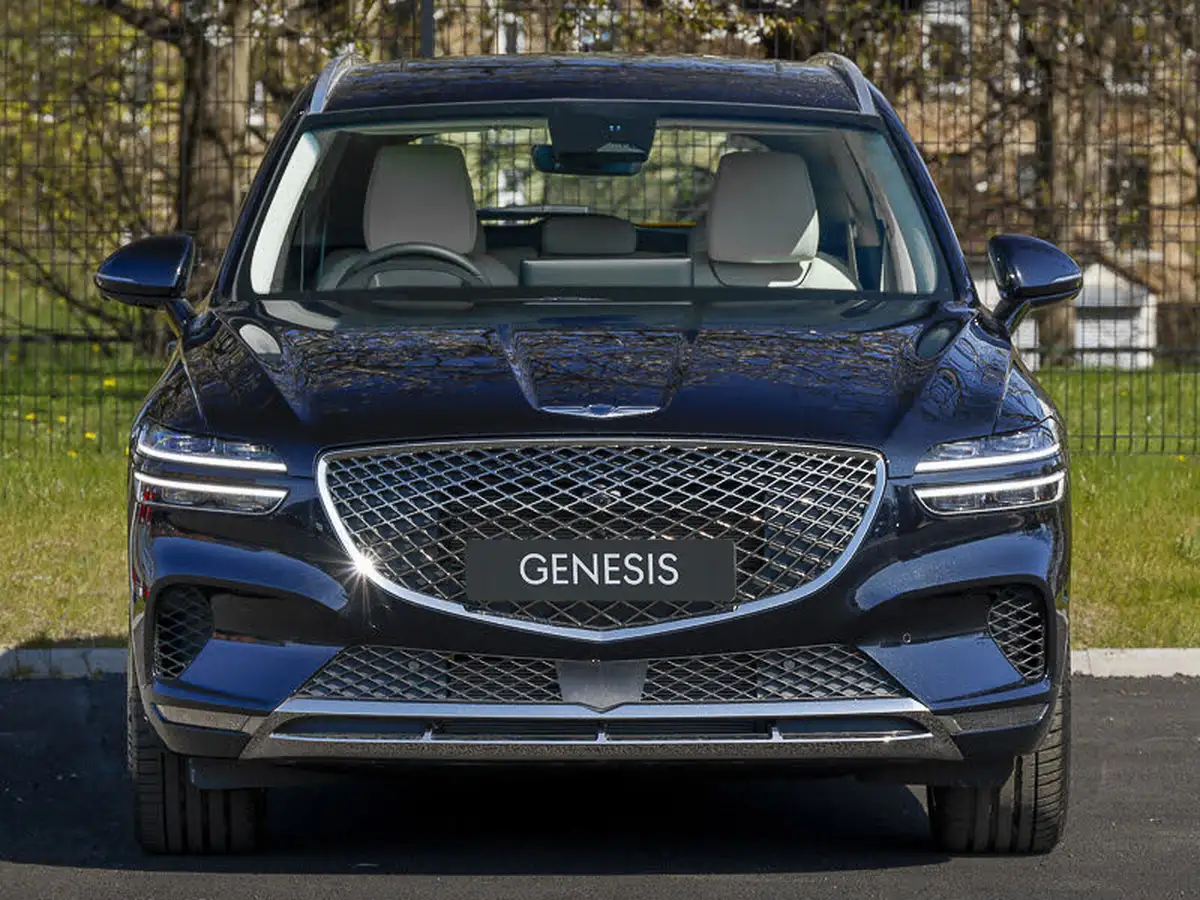 2025-genesis-gv70-big-8