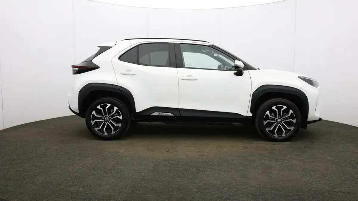 2022-toyota-yaris-cross-15-vvt-i-design-big-7