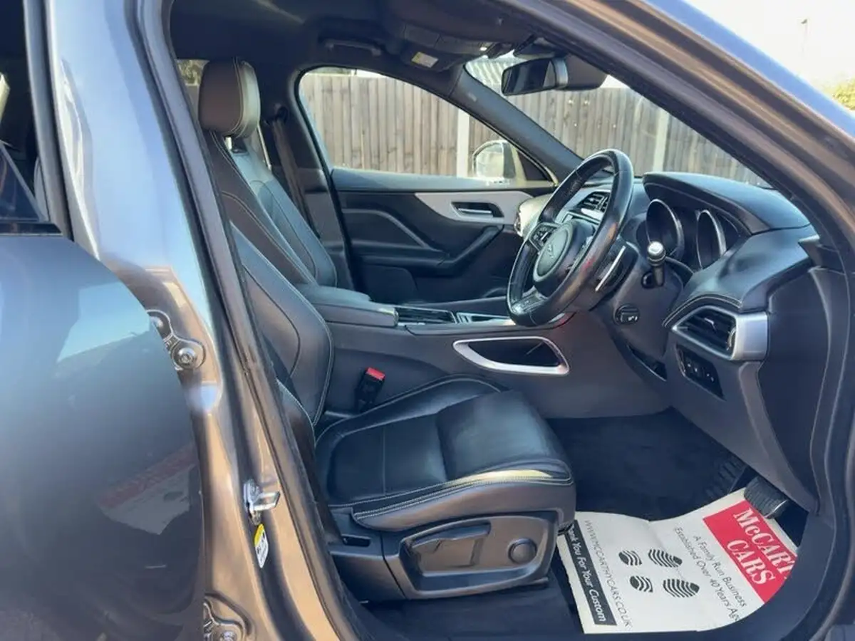 2017-jaguar-f-pace-20i-r-sport-250ps-1997cc-big-29