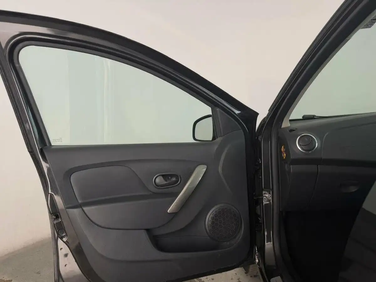 2016-dacia-sandero-09-tce-laureate-big-15