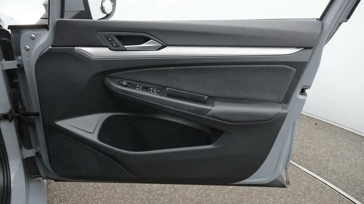 2023-volkswagen-golf-15-tsi-life-130ps-hatchback-big-15