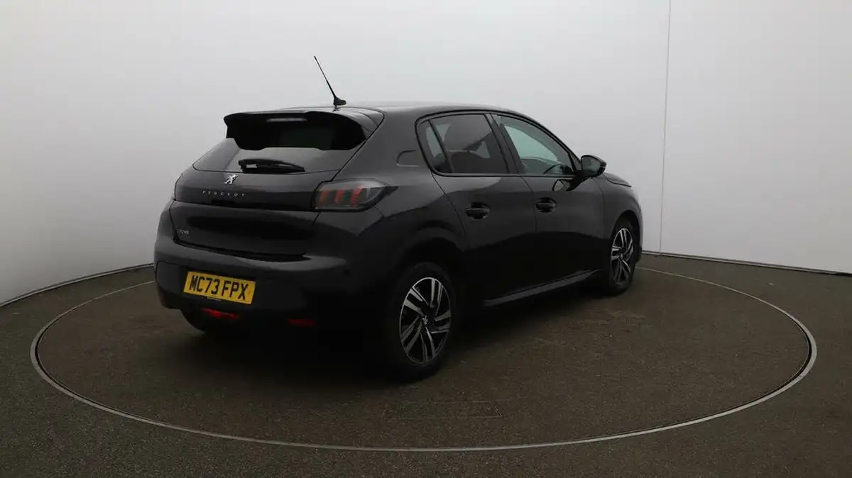 2023-peugeot-208-12-puretech-allure-premium-100ps-eat8-big-7