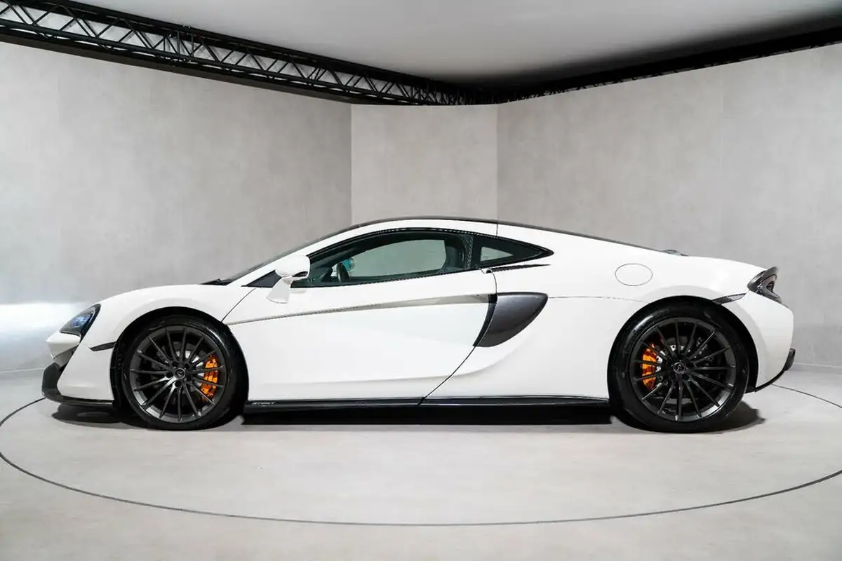 2017-mclaren-570gt-38-big-8