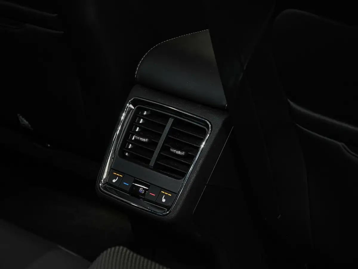 2023-skoda-enyaq-e-80-vrs-coupe-big-13