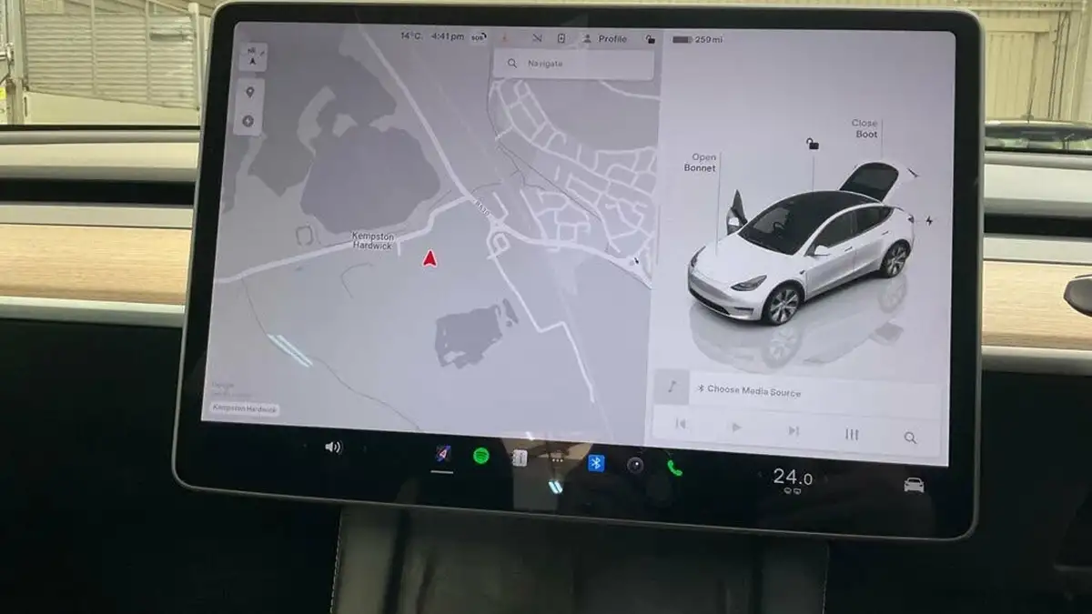 2023-tesla-model-y-e-long-range-big-5
