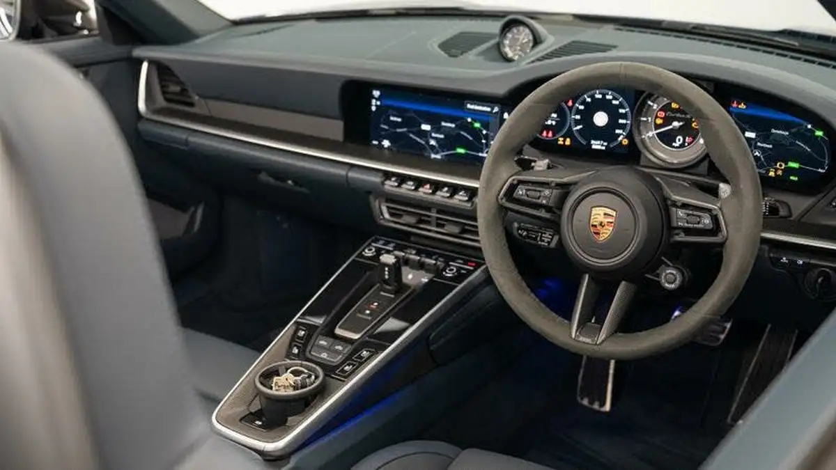 2021-porsche-911-38-turbo-s-cabriolet-big-35