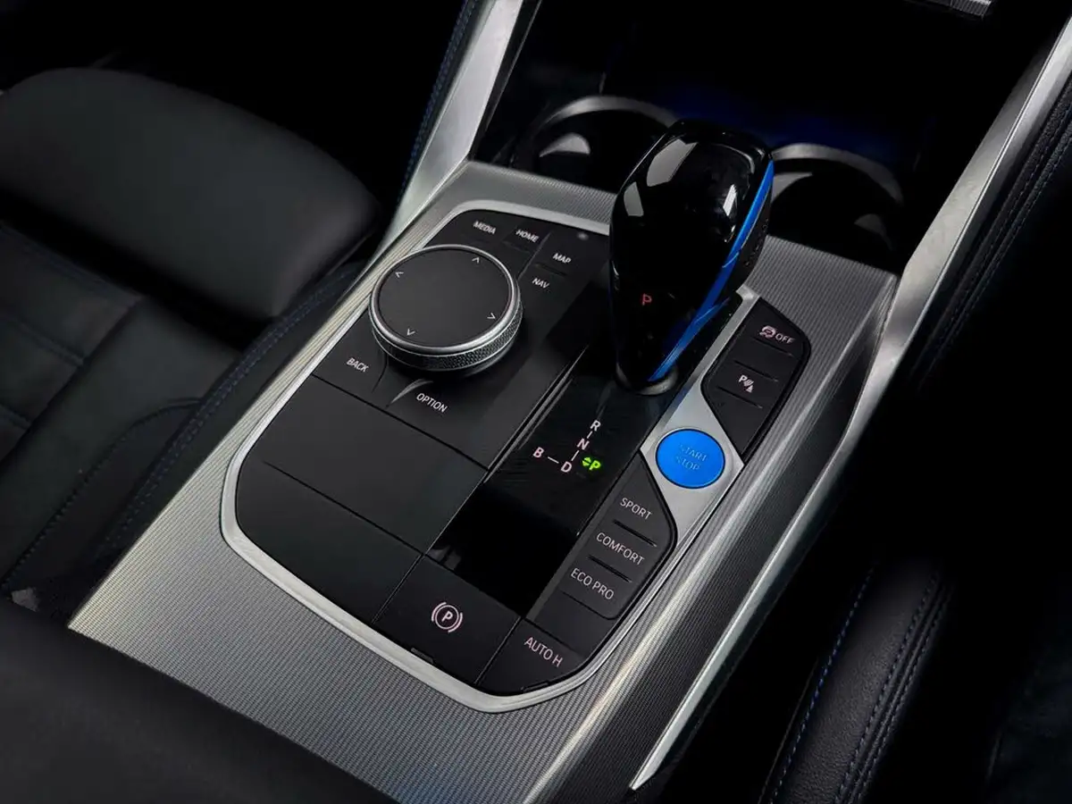 2022-bmw-i4-e-m50-big-26