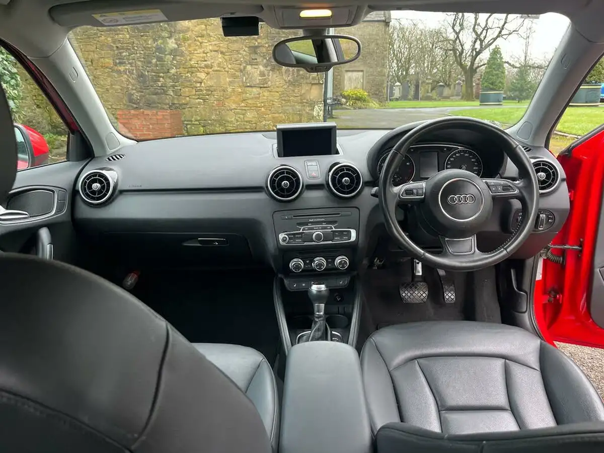 2013-audi-a1-big-21