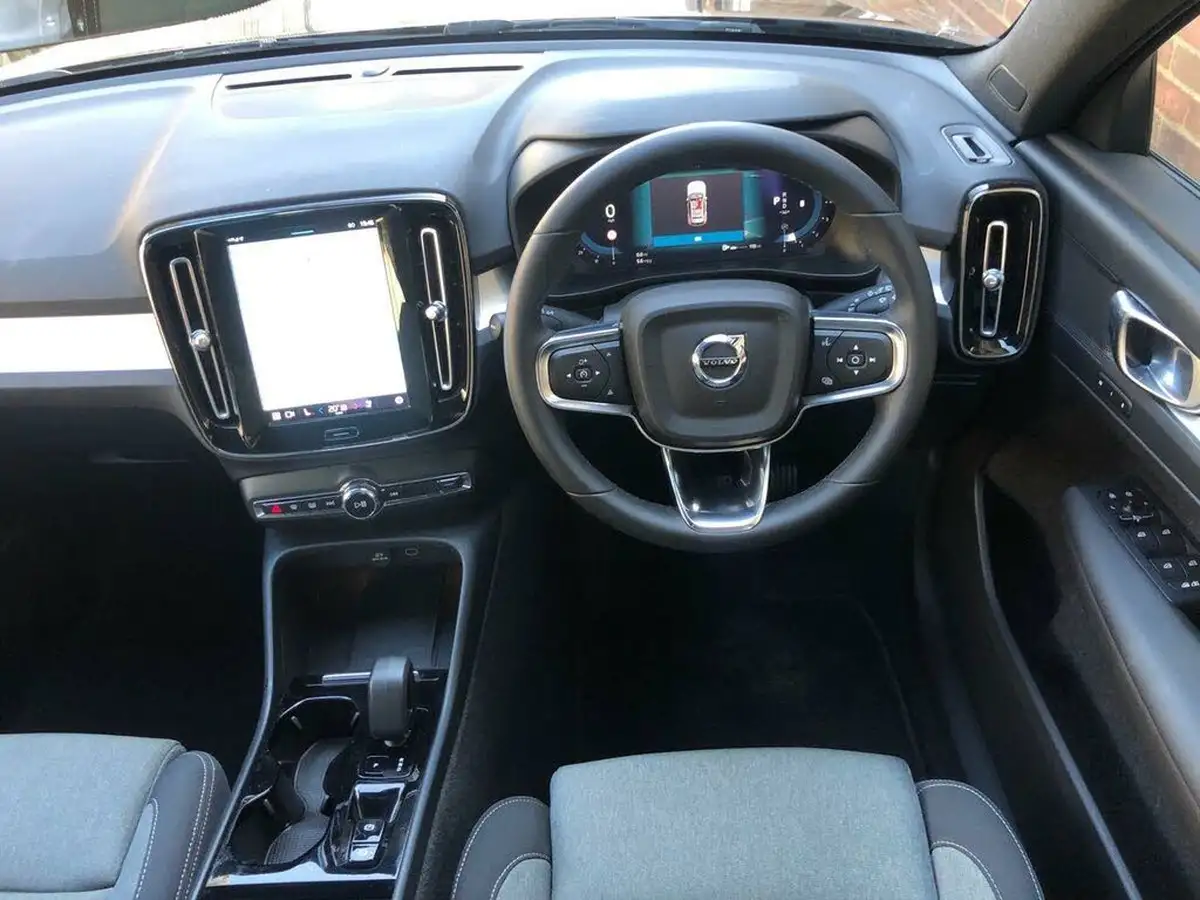 2023-volvo-xc40-20-b3-plus-big-12